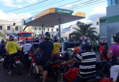 Petrobras eleva preço da gasolina em 2,25% nas refinarias neste sábado (02)