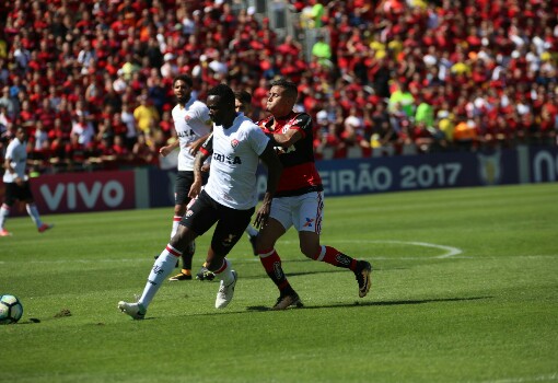 Vitória bate o Flamengo na Ilha do Urubu por 2 a 0 