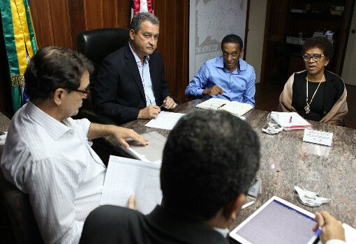 Rui Costa atende professores e anuncia concurso com 3,4 mil vagas