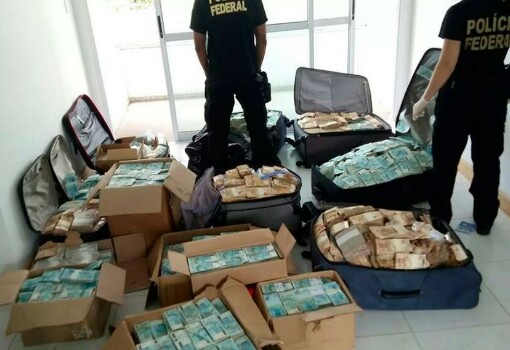 PF acha malas com dinheiro em imóvel supostamente usado por Geddel em Salvador 