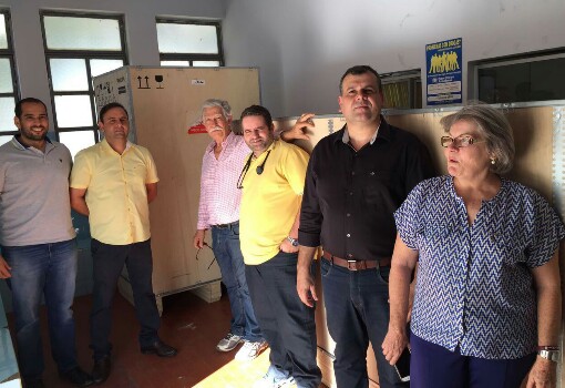 Prefeito de Brumado e Secretário de Saúde recebem equipamento doado pela Sesab para o Hospital Municipal 