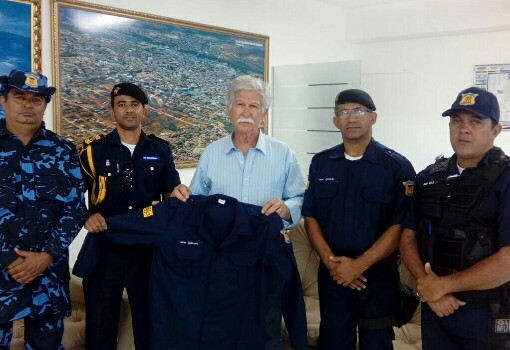Brumado: Prefeito entrega jogos de uniformes para a Guarda Civil Municipal 