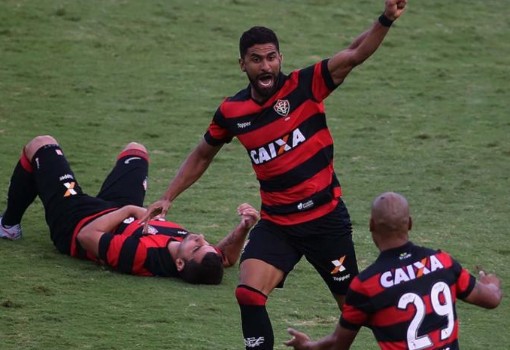 Vitória chega a perder por 2 a 0, mas vira para cima da Ponte Preta, em jogo histórico e cheio de confusão
