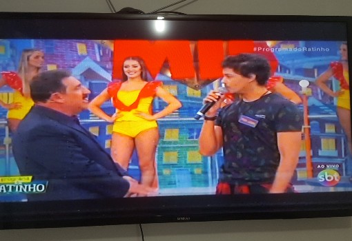 Cantor brumadense Rick Lessa participa do programa do Ratinho no SBT