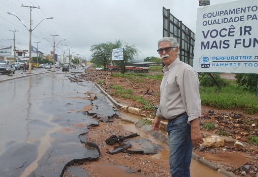Brumado: prefeito Eduardo Vasconcelos avalia estragos causados pela chuva