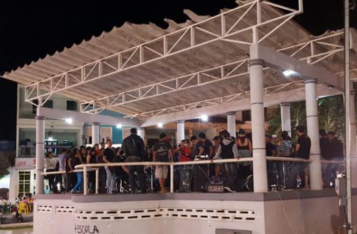 Brumado: 3º Rock na Praça atraiu jovens de todas as idades para a Praça Coronel Zeca Leite