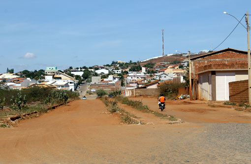 Brumado: Moradores cobram a pavimentação da Rua Israel Dias de Oliveira