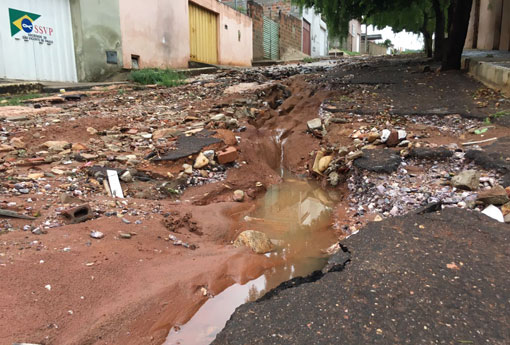Brumado: moradores da Rua Olegária Augusta Viana criticam atual administração municipal pelo descaso com a pavimentação da rua