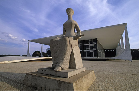 Supremo Tribunal Federal determina 1ª prisão do mensalão