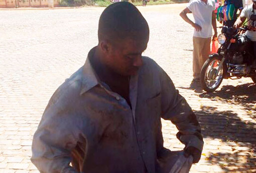 Homem arrisca a vida viajando de Brasília à Bahia escondido perto de motor de ônibus