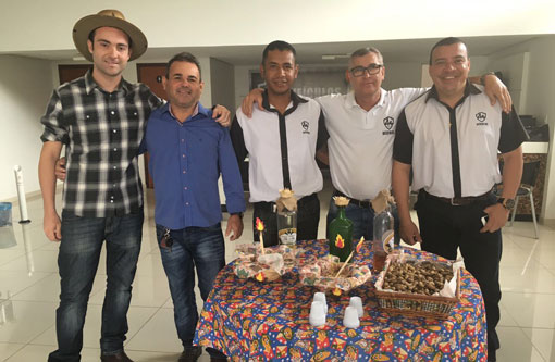  A4 Veículos deseja um ótimo São João a clientes e amigos