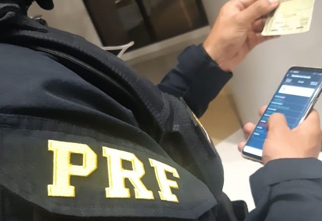 PRF prende homem por uso de documento falso em Vitória da Conquista