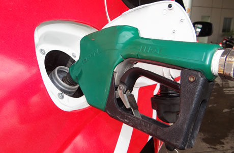 Petrobras pede,  e governo estuda reajustar gasolina