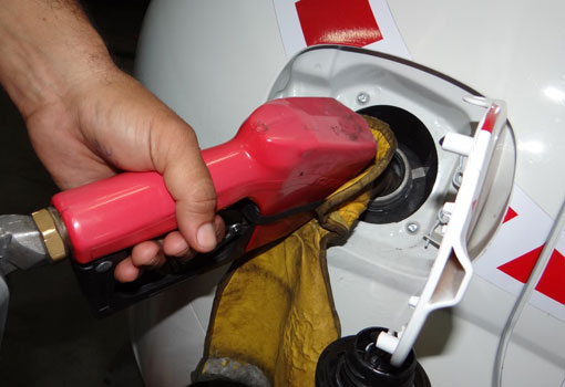 Justiça suspende novamente aumento de impostos sobre combustíveis