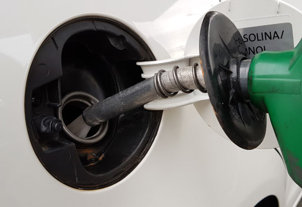 Preço da gasolina nas refinarias da Petrobras sobe 1,02%