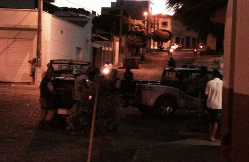 Brumado: Bandidos tentam fugir da PM, colidem com a viatura e são detidos com Cocaína