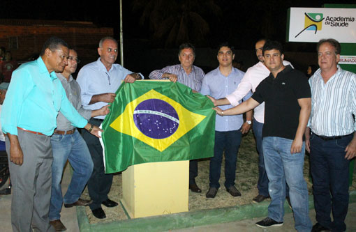 Brumado: Prefeitura inaugura 'Academia de Saúde', entrega ruas pavimentadas e quadra no Bairro Dr. Juracy