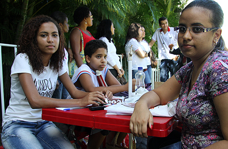 GREVE: PAIS DE ALUNOS DA REDE ESTADUAL SÃO EXPULSOS DA FRENTE DA GOVERNADORIA