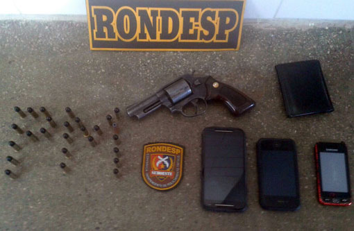 Brumado: Polícia apreende arma, drogas e detém suspeitos durante operação