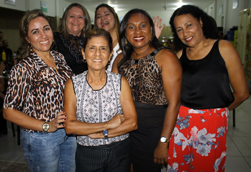 Brumado: em festa de confraternização, Acácia Gondim se despede da Secretaria Municipal de Educação