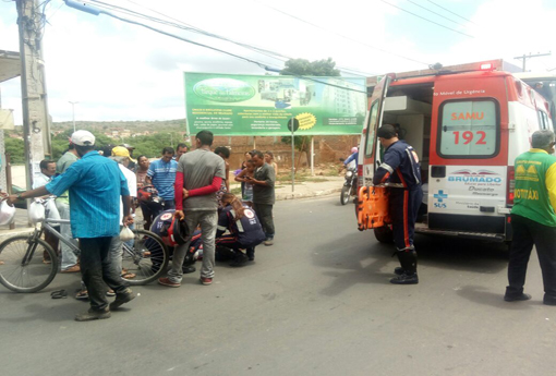 Brumado: moto e caminhão colidem no centro da cidade