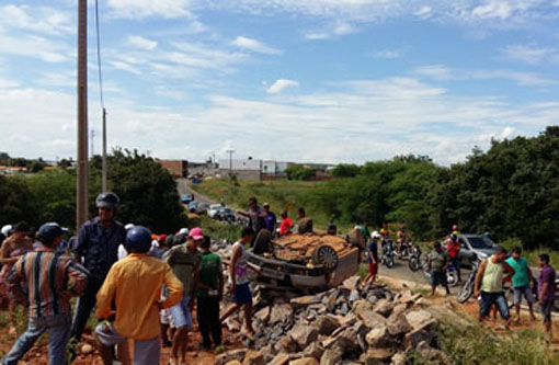  Malhada de Pedras: homem morre após carro que conduzia capotar; ele foi lançado para fora do veículo