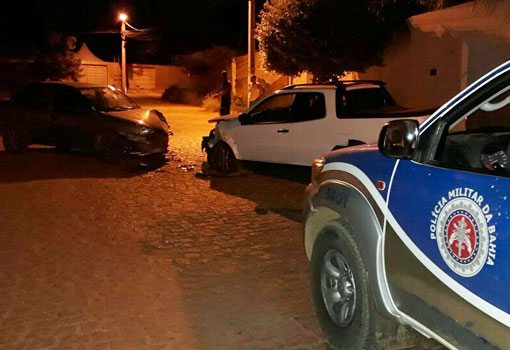 Brumado: carros colidiram frontalmente na Rua Alta Leite