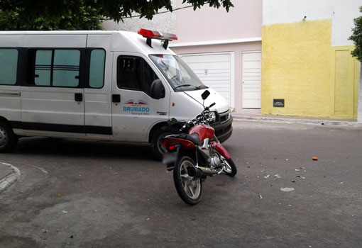 Brumado: ambulância e moto se envolveram em acidente próximo a Praça da Prefeitura