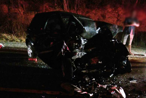 Colisão frontal entre dois carros na BA-262 deixa dois mortos e quatro feridos