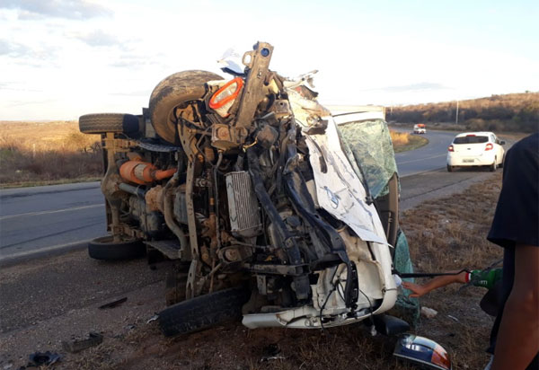 BA-262: cinco pessoas ficam feridas após acidente envolvendo automóveis entre Aracatu e Anagé