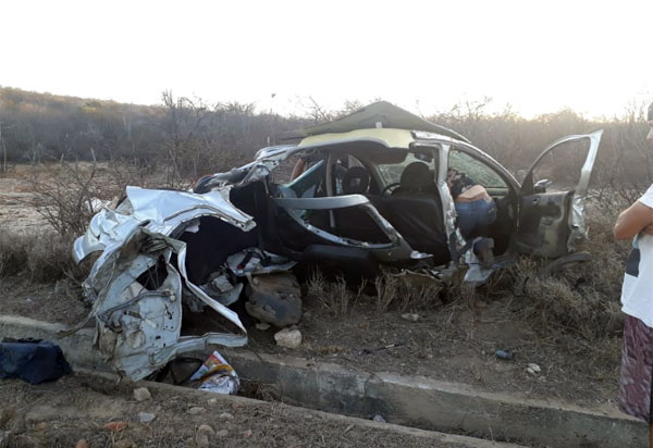 BA-262: cinco pessoas ficam feridas após acidente envolvendo automóveis entre Aracatu e Anagé