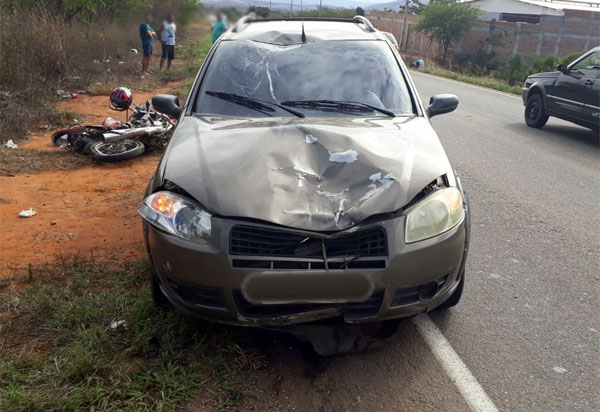 Brumado: Motociclista fica ferido após acidente entre moto e Fiat Strada na BA-148