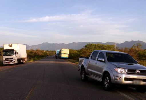 Três veículos se envolvem em acidente na BA-148 entre Brumado e Livramento