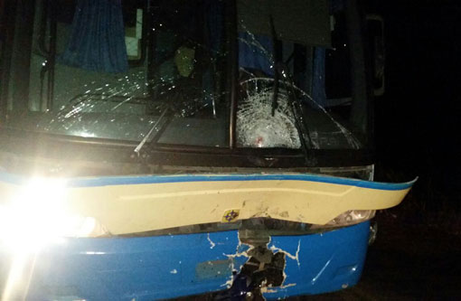 Barra da Estiva: ônibus da Novo Horizonte colide contra moto e motociclista morre no local do acidente