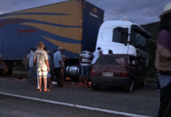 Casal morre e filha de 09 anos sobrevive em acidente na BR-030, próximo ao distrito de Ibitira