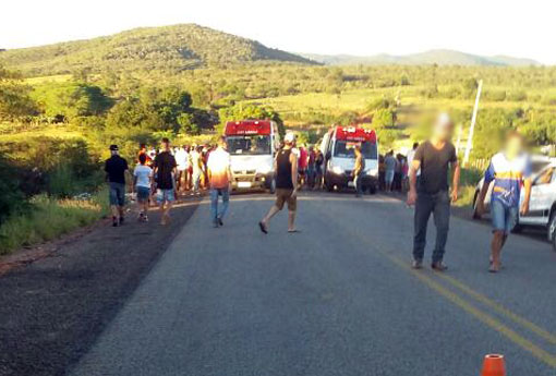 Grave acidente na BR-030 deixa 8 pessoas feridas próximo a Ibitira