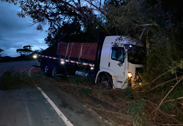  Acidente com caminhão é registrado BA-148: na 'Serra das Almas entre  Livramento e Rio de Contas