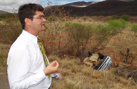 BRUMADO: ADVOGADO CAPOTA VEÍCULO NA BA - 148