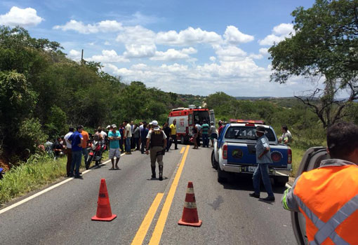 Brumado: acidente próximo a 'Curva dos Cinco' deixa três pessoas gravemente feridas