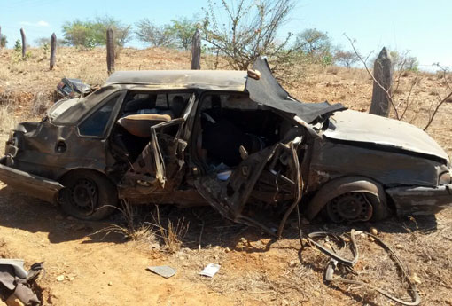 Carro colide contra bicicleta e mata ciclista em Caturama