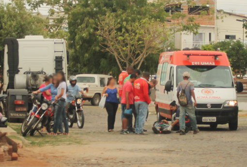 Colisão entre duas motocicletas deixa condutores feridos em Brumado