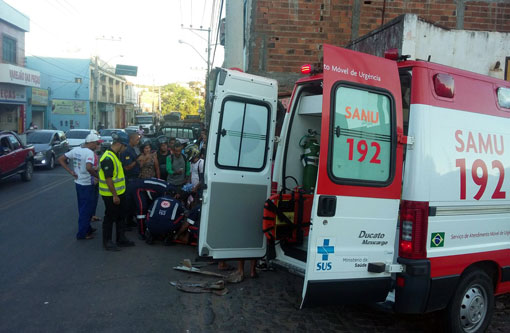 Brumado: Moto colide contra carreta ao tentar ultrapassagem