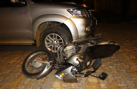 Brumado: Colisão entre moto e Hilux no Norberto Marinho