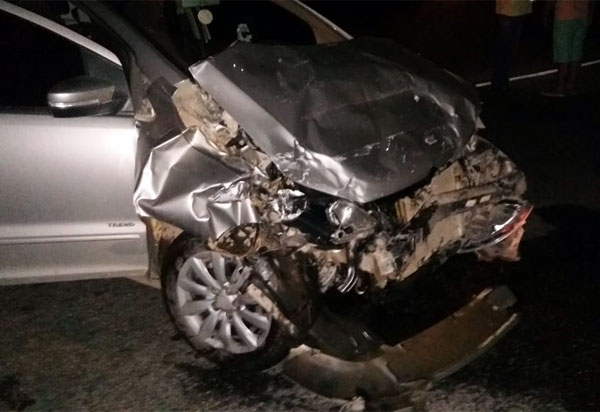 Dom Basílio: Carros colidem na BA-148 e mulher chega a ser arremessada de um dos veículos  