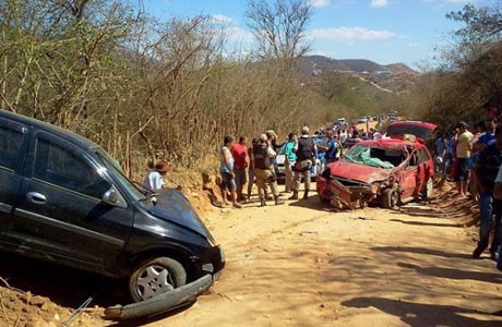 Macaúbas: Acidente na zona rural deixa dois mortos e feridos
