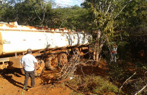 BR-030: Carreta Tanque que presta serviço a Fiol se envolve em acidente