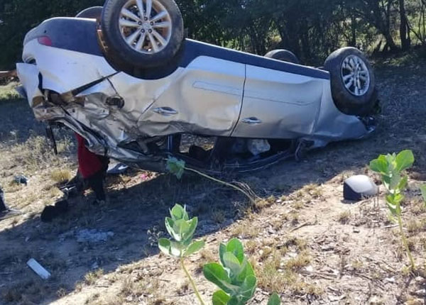 Carro capotou na BA-148, trecho entre as cidades de Malhada de Pedras e Guajeru; motorista saiu ileso