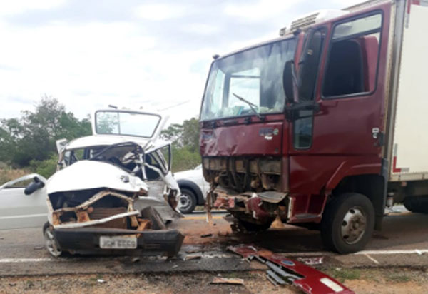 Brumadense morre após colisão entre automóvel e caminhão na BR-430, trecho entre os municípios de Igaporã e Riacho de Santana
