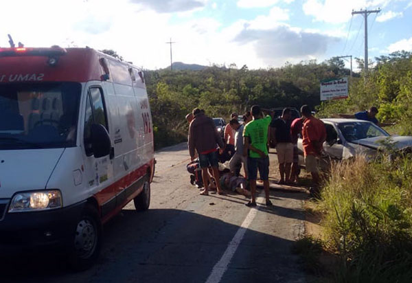 Motorista perde controle da direção e carro capota na BA-148, entre Livramento e Rio de Contas