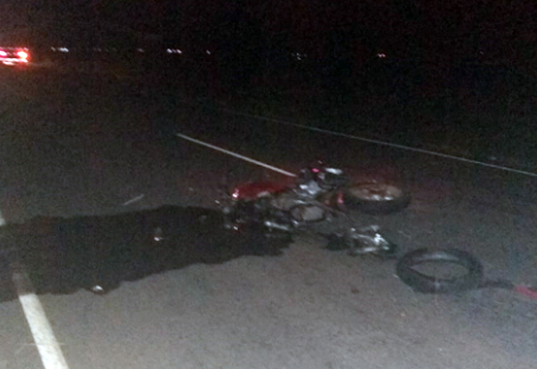 Menor de idade perde controle de veículo em ultrapassagem e atinge motociclista que morre no local do acidente na BA-148